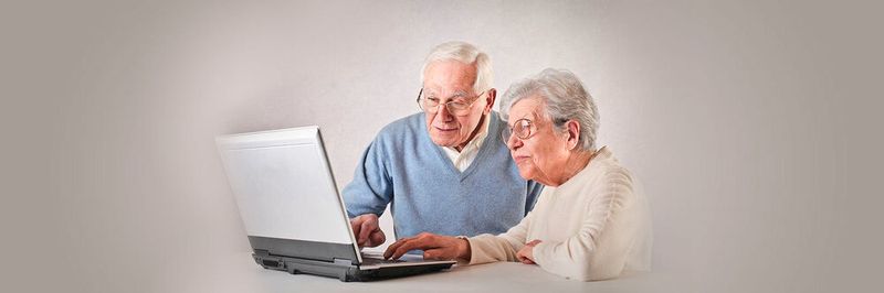 Die Internetnutzung bei Senioren unterscheidet sich deutlich in den verschiedenen Altersgruppen