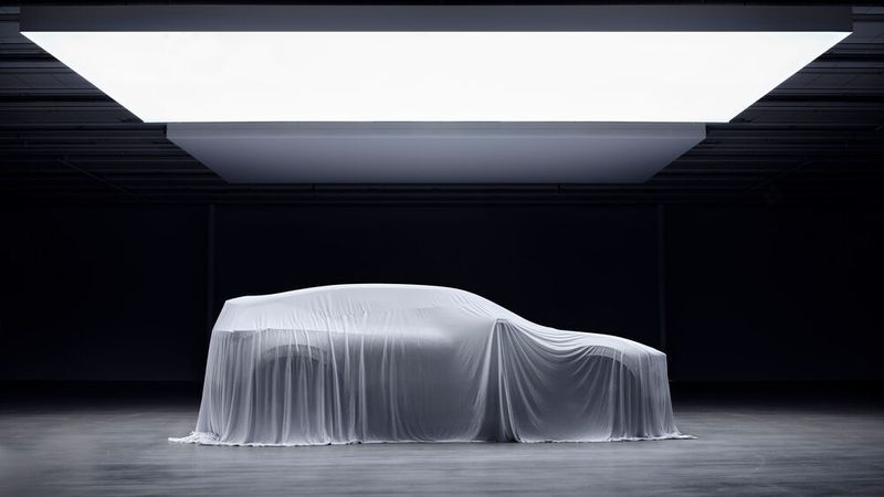 Noch ist der Polestar 3 gut verhüllt.