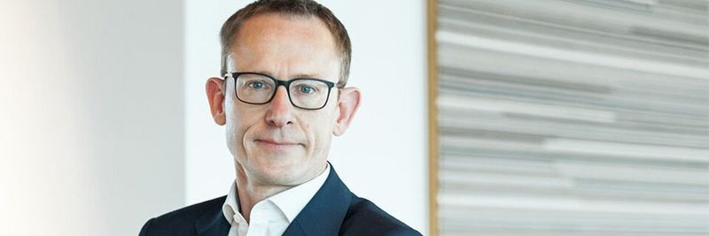Global Data Centers ist ein Geschäftsbereich der NTT Ltd. und betreibt eine globale Plattform, die sich über mehr als 20 Länder und Regionen erstreckt, darunter Nordamerika, Europa, Afrika, Indien und APAC. IDC stuft NTT in seinem Colocation and Interconnection Services MarketScape als einen der drei führenden Anbieter weltweit ein. Flrian Winkler ist im Europa, den Nahen osten und Afrika für diesen Geschäftsbereich zuständig.
