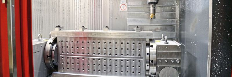 Das Vertikalbearbeitungszentrum F7 2600 von Hedelius mit Teileapparat arbeitet im Pendelbetrieb und ergänzt die Fertigungsstrategie bei Meag perfekt.