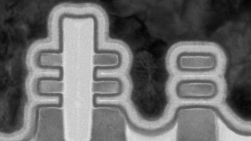 Es ist angerichtet: Querschnitt durch erste integrierte Forksheet-Transistoren. Diese erste elektrische Demonstration am Imec ist ein Meilenstein zur Erweiterung von Nanosheets über den 2-nm-Technologieknoten hinaus.