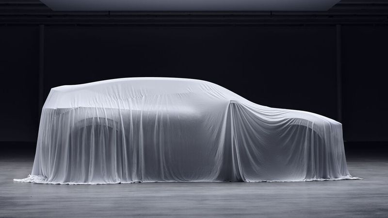 Noch ist der Polestar 3 gut verhüllt.