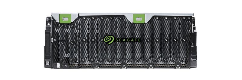 Exos Corvault ist ein HDD-basiertes Blockspeichersystem im 4U-Format mit einer Bruttokapazität von bis zu 1,9 PB. Mit Autonomous Drive Regeneration soll das System in der Lage sein viele Fehler auf den HDDs automatisch zu umgehen, so dass kein Plattentausch notwendig ist.