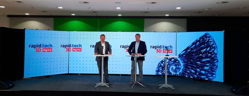 Michael Kynast, Geschäftsführer Messe Erfurt GmbH und Prof. Gerd Witt, Universität Duisburg-Essen, Lehrstuhl Fertigungstechnik verabschieden die Teilnehmer der digitalen Rapidtech 3D 2021.