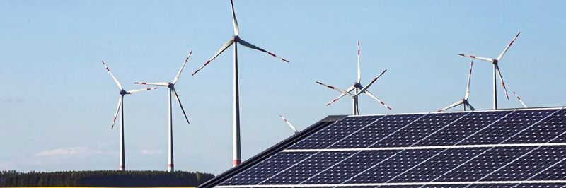 Erneuerbare Energien 2021: Solar und Windkraft erreichen einen Anteil von gut 40 Prozent an der Bruttostromerzeugung. Ein weiterer und beschleunigter Ausbau birgt Konfliktpotenzial.
