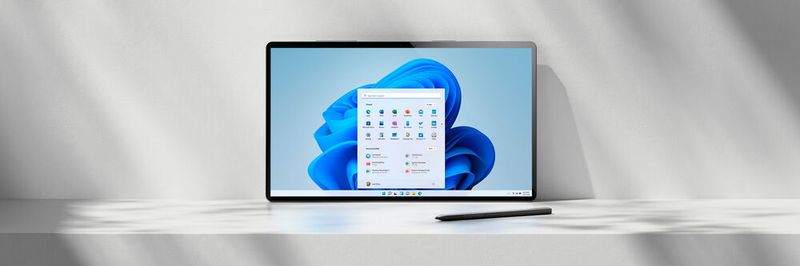 Keine Kacheln mehr: Windows 11 besitzt ein zentrales Startmenü mit Icons und Links zu den zuletzt geöffneten Dateien. Die neue Oberfläche erinnert an Android oder ChromeOS, hat aber auch Anklänge an Windows 7.