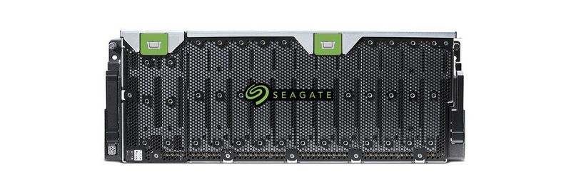 Exos Corvault ist ein HDD-basiertes Blockspeichersystem im 4U-Format mit einer Bruttokapazität von bis zu 1,9 PB. Mit Autonomous Drive Regeneration soll das System in der Lage sein, viele Fehler auf den HDDs automatisch zu umgehen, so dass kein Plattentausch notwendig ist.