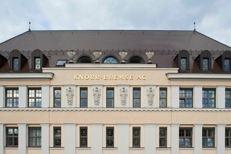 Knorr-Bremse hat ein „grundsätzliches Interesse am möglichen Erwerb von rund 60 Prozent der Aktien“ von Hella bekundet.