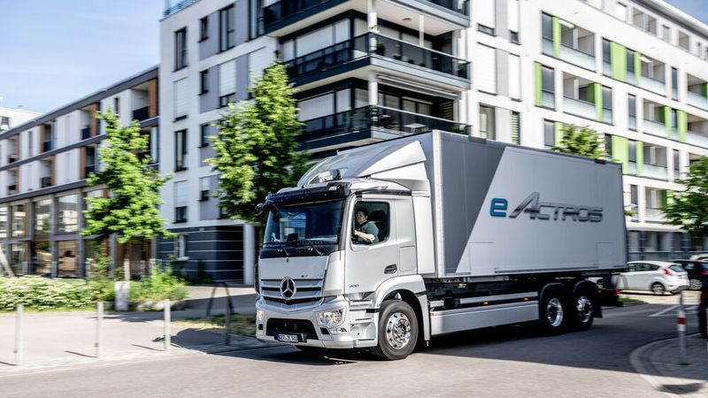 Im Herbst startet die Serienproduktion des batterieelektrischen Mercedes Actros.