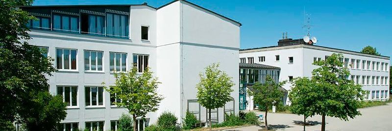 Die Grund- und Mittelschule Erdweg nutzt ein von Rosenberger OSI installiertes modernes Datennetzwerk.