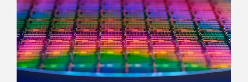 Xeon-Wafer der dritten Generation: Der Nachfolger mit Codenamen „Sapphire Rapids“ kommt erst Anfang 2022.