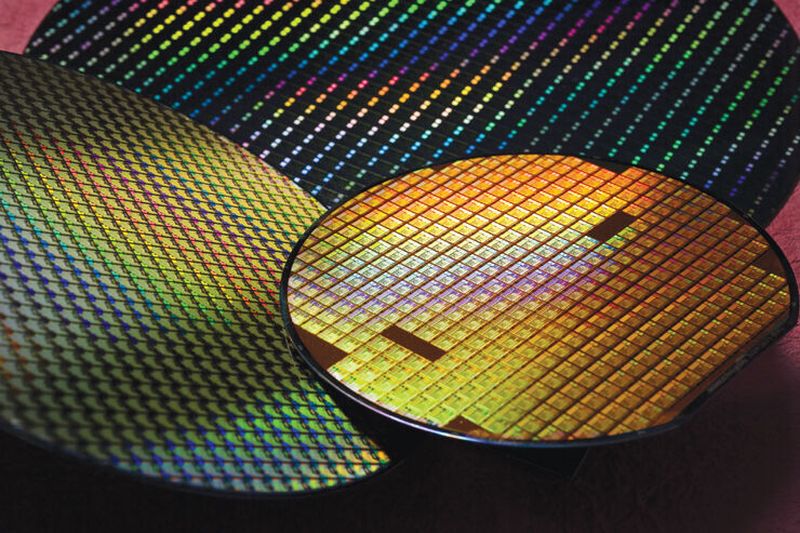 Der Halbleitermangel betrifft nicht nur die Automobilindustrie – viele Branchen stehen im Wettbewerb um die Chips.