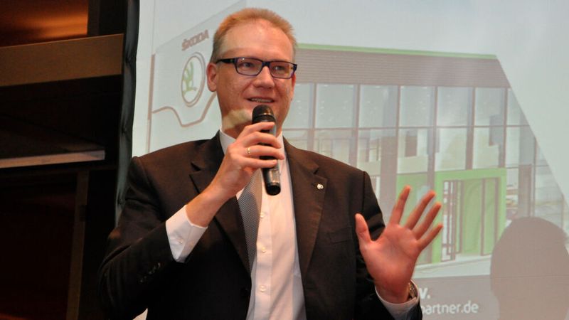 Frank Jürgens auf einer Tagung des Skoda-Partnerverbands: Der Sprecher der Geschäftsführung von Skoda Auto Deutschland suchte den Kontakt mit dem Handel.
