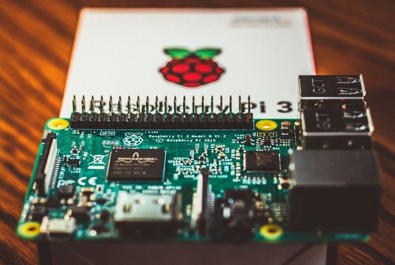Der Raspberry Pi hat in den letzten Jahren eine große Fangemeinde unter Entwicklern und Bastlern erobert. Jetzt zieht er auch in industrielle Anwendungen ein.