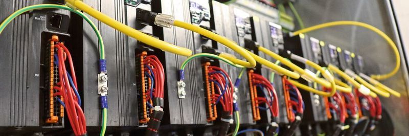 Neuer Antriebsschaltschrank der Cornetproduktion seitens der Staveb Automation AG.