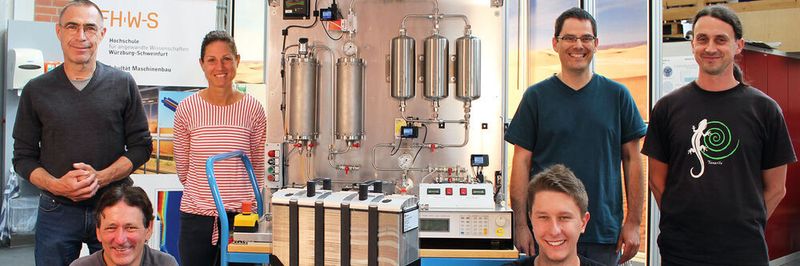 Das Projektteam des Labors für Thermodynamik: (von liinks): Prof. Dr. Johannes Paulus, Wolfgang Schwarz (kniend), Christina Heller, Toni Schott (kniend), Stefan Hauer, Roland Oppelt, nicht abgebildet: Dr. Isabell Wirth, Nils Lutz.
