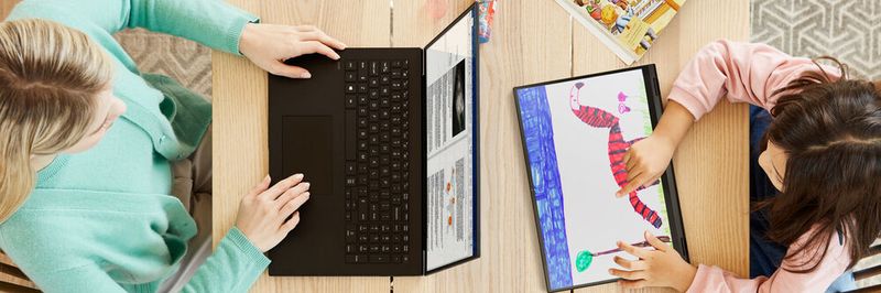 Das LG Gram 2in1 16 ist mit einem Gewicht von 1,48 kg für ein Convertible-Notebook seiner Größe sehr leicht. Das Display stellt die WQXGA-Auflösung dar.