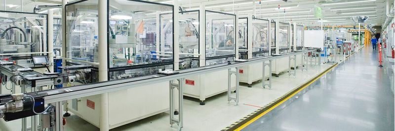 Cobots sind einfacher zu bedienen als fest installierte Roboter.