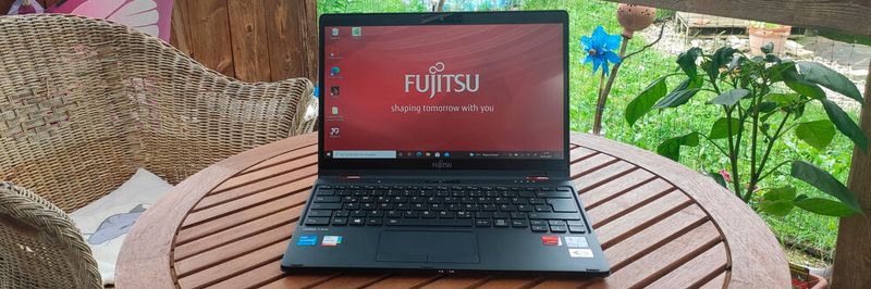 Knapp ein Kilogramm wiegt das Lifebook U9311X von Fujitsu. Das Tige-Lake-Convertible gehört zu den Premium-Modellen des Herstellers.
