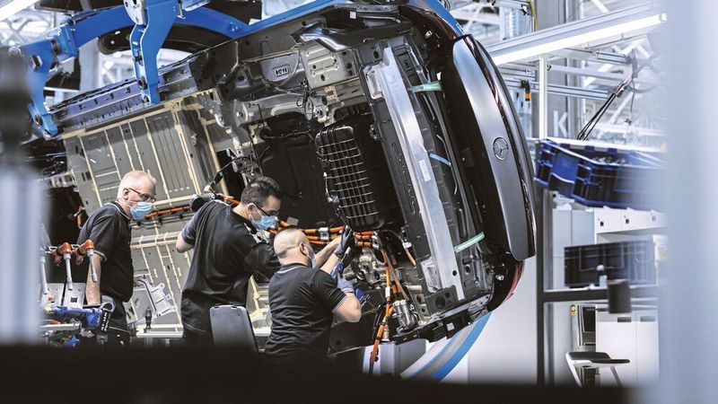 Unter den Stichworten Elektromobilität und Zukunftstechnologien passen zunehmend Zulieferer ihre Strategien an. Und neue Spieler drängen in den Markt.