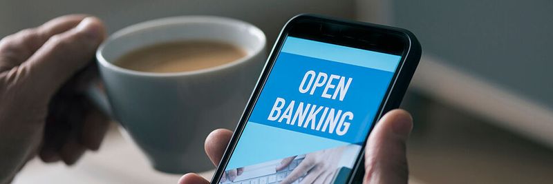 Open Banking vereinfacht den Zahlungsprozess für Kunden und Unternehmen; die Online-Lastschrift z.B. ist für Cloud-Services und Subscriptions eine wichtige Zahlungsmethode.