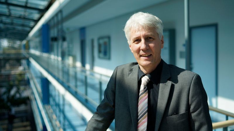 Prof. Alois Knoll, TU München: „Es wird sehr schwierig für die Autohersteller, gegen den publizierten Stand zu behaupten, sie könnten das autonome Fahren ohne zusätzliche Perspektive schaffen.“