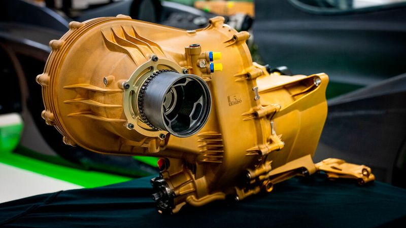 Eines der Metallteile, die Rodin Cars additiv für den Rodin FZero herstellt, ist das Gehäuse für ein achtgängiges Getriebe mit hydraulisch gesteuerten Differential.