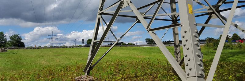Der Wandel der elektrischen Energieversorgung in Deutschland weg von konventionellen Kraftwerken hin zu erneuerbaren Energien ist für die Verteilnetze vieler Stadtwerke eine große Herausforderung.