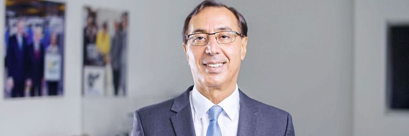 „Revolutionär ist das energetisch aufeinander abgestimmte Antriebssystem gepaart mit einem wirklich vielseitigen Getriebemotorenbaukasten“, erklärt Dr. Omar Sadi, Technischer Geschäftsführer, Getriebebau Nord GmbH & Co. KG, Bargteheide.