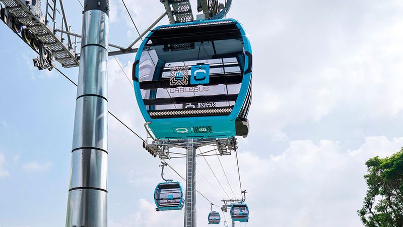 Die Kabinen der Seilbahn bieten Platz für bis zu zehn Passagiere.