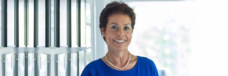 Dr. Consuela Utsch: „Ja, es ist schrecklich, dass Menschen am Virus gestorben sind, aber haben wir nicht auf der anderen Seite einen enormen Schub nach vorne bekommen?“