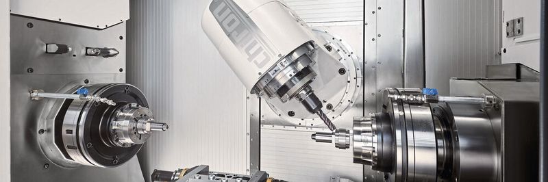 Ein Blick ins Innere der Chiron MT 715: Die neue Baureihe 715 ist prädestiniert für anspruchsvolle Komplettbearbeitungen u. a. in der Medizintechnik.