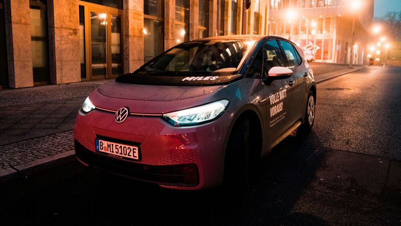 Der Carsharing-Anbieter Miles sieht der geplanten Änderung des Berliner Straßengesetzes mit Sorge entgegen.