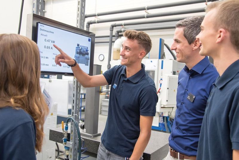 Unternehmen im Maschinenbau dürfen die Digitalisierung nicht verschlafen, wenn sie weiter als attraktiver Arbeitgeber für Auszubildende wahrgenommen werden wollen.