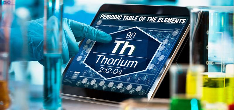 Bei Salzschmelzen-Reaktoren wird Thorium als Brennstoff eingesetzt, das im Vergleich zu Uran viel weniger radioaktiv ist.