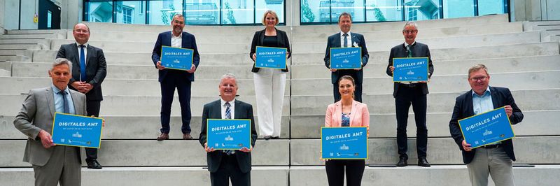 Die Städte Amberg, Augsburg, Bad Königshofen, Bamberg, Nürnberg, Ingolstadt und Straubing haben das Label „Digitales Amt“ erhalten