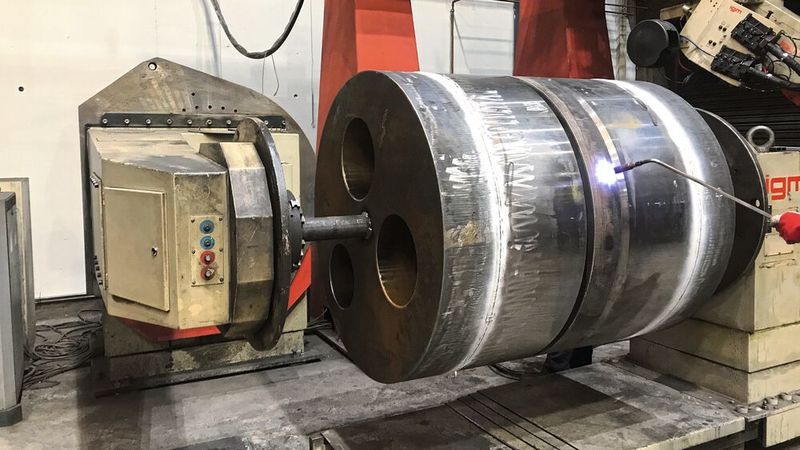 Jebens fertigte den Exzenterantrieb aus Blechen der Güte S235JR mit bis zu 210 Millimetern Dicke und einem Rohling aus 42CrMo4 QT.