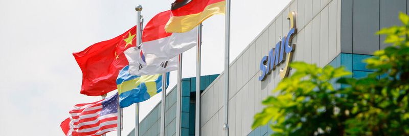 Chinas Flagge ganz oben: Laut Global Times entscheiden sich auch große Auftragsgfertiger wie SMIC zunehmend für langfristige, stabile Kundenbeziehungen mit chinesischen Firmen. Eine Verschlechterung der Geschäftsbeziehungen zu ausländischen Kunden würde in Kauf genommen.