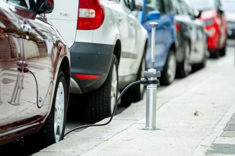 Das Start-up Trojan Energy will Ladepunkte im Boden versenken.
