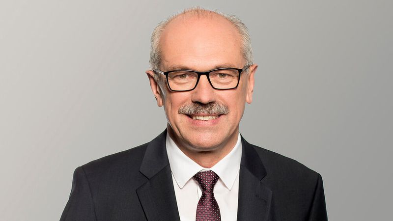 ZF-Vorstandsmitglied Wilhelm Rehm leitet mit Wirkung zum 1. Januar 2022 den neuen Unternehmensbereich Commercial Vehicle Solutions.