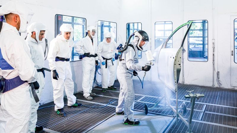 Themen der ab September startenden Praxisseminare sind zum Beispiel Chromverspiegelung, Kunststoff- oder Kleinschadenreparatur.
