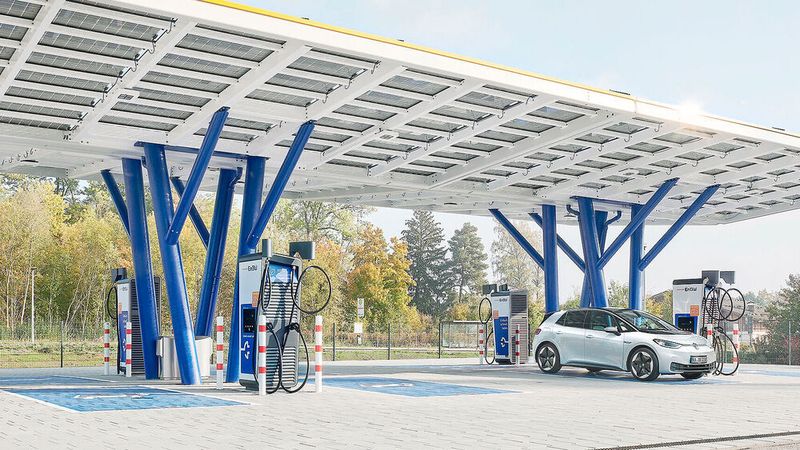 In Deutschland gibt es aktuell rund 24.500 Elektro-Ladesäulen.