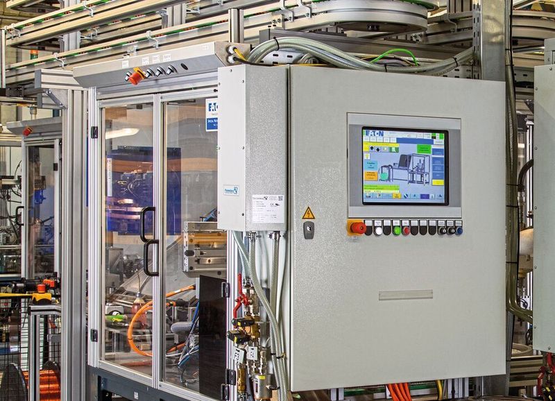 Touch-Panel und SPS sind nur zwei Komponenten von vielen in einer Maschine, die über 24 V DC Stromkreise versorgt und geschützt werden müssen.