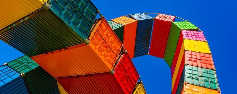 Container-Kapriolen: Noch können deutsche Hersteller die hohe Nachfrage bedienen – doch die Lagerbestände für Komponenten, Materialien und Vorprodukte leeren sich zusehends aufgrund von Engpässen in velen Bereichen.