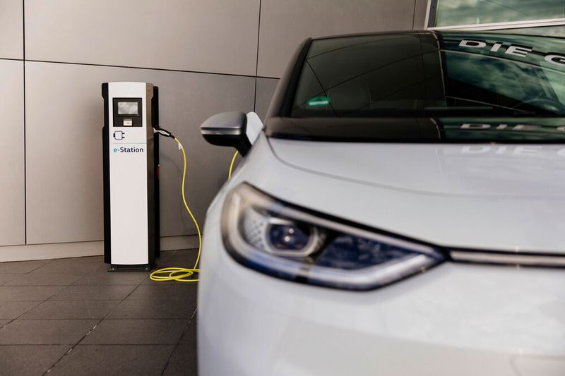 VW ID 3 an der Ladesäule: Der Staat lässt sich E-Autos einiges kosten.