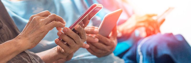 Ob vor oder nach dem Arztbesuch: Immer mehr Menschen informieren sich zu ihrer Erkrankung auch im Internet.