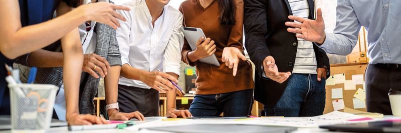 An der Unternehmenskommunikation sollten Sie verschiedene Abteilungen beteiligen: die Geschäftsführung, Forschung & Entwicklung und natürlich das Marketing.