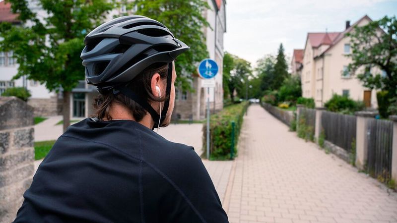 Radeln mit Kopfhörern: Auf die Lautstärke kommt es an.
