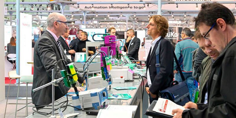 Nachdem die Fachmessen im Jahr 2020 digital statt fanden, werden sie dieses Jahr wieder live in Stuttgart abgehalten.