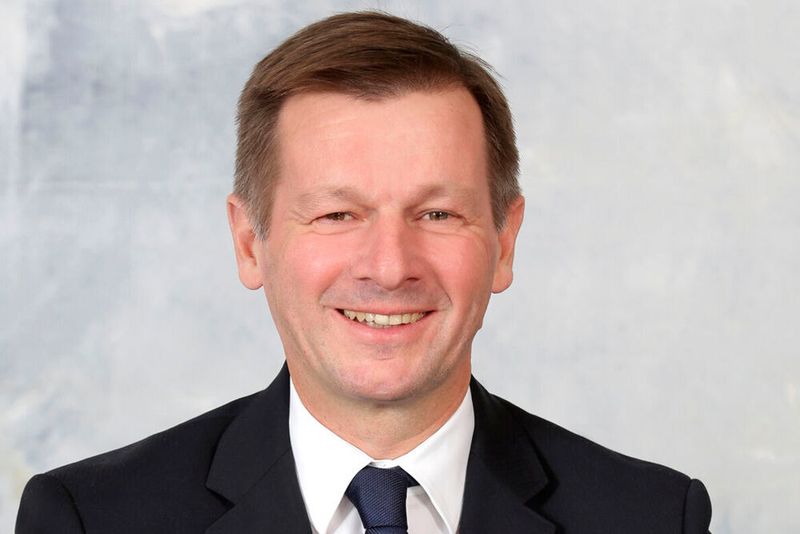 Martin Gall legt sein Amt als CEO bei Dräxlmaier aus persönlichen Gründen nieder.